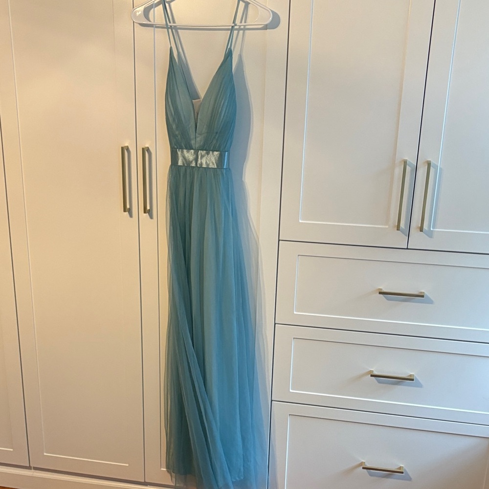 NWT Elegant V-Neck Tulle Evening Gown
